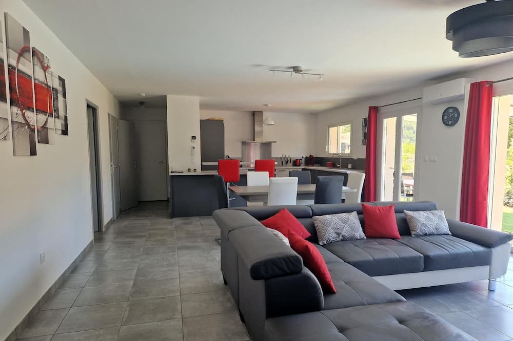 Photo of Livingroom in Plaisians
