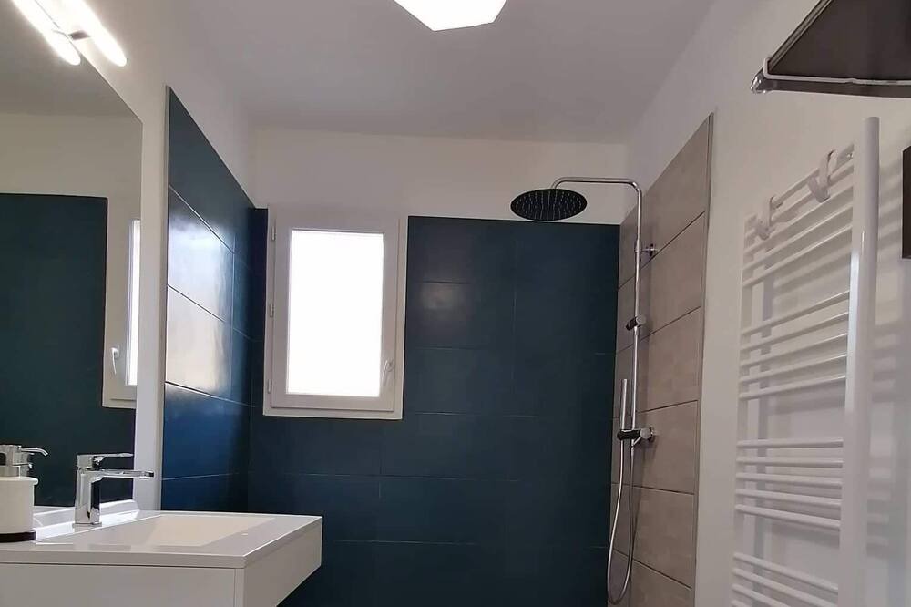 Photo of Bathroom in Plaisians