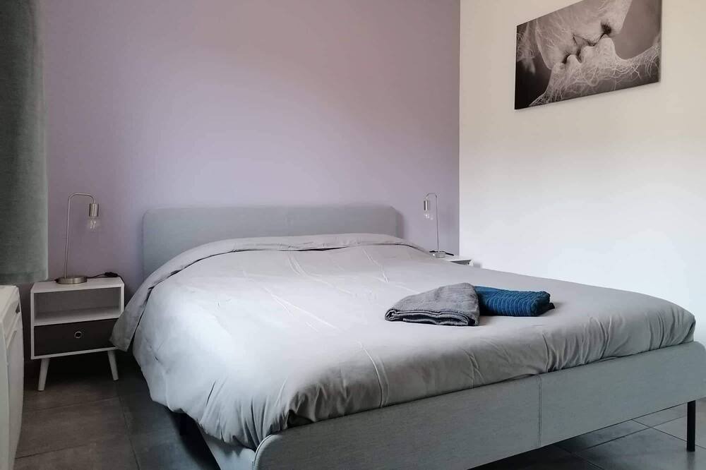 Photo of Bedroom in Plaisians