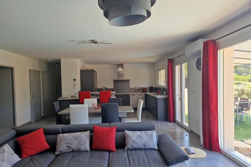 Photo of Livingroom in Plaisians