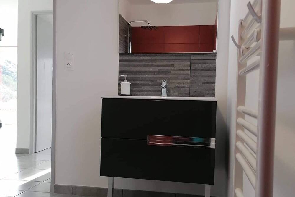 Photo of Bathroom in Plaisians