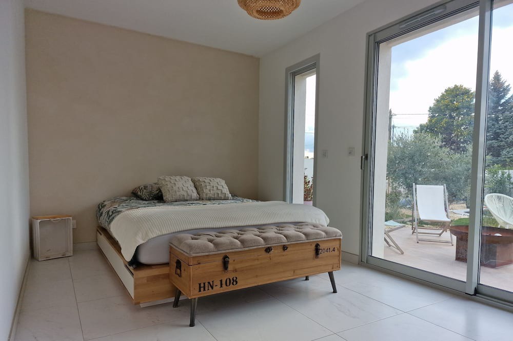Photo of Bedroom in Saint-Chamas