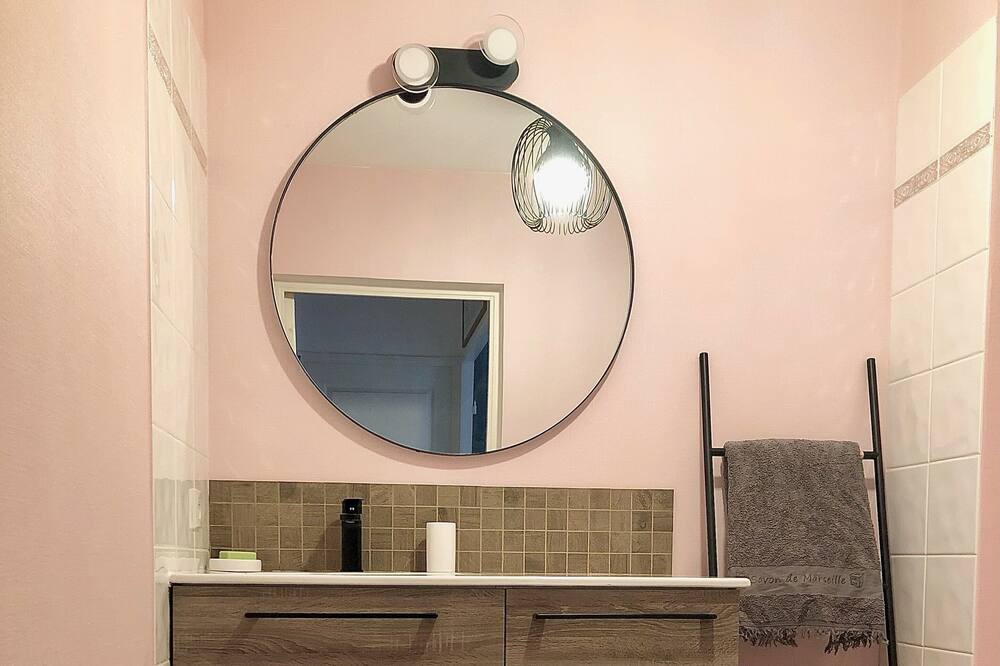 Photo of Bathroom in Plan-d'Aups-Sainte-Baume