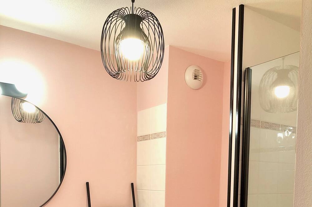 Photo of Bathroom in Plan-d'Aups-Sainte-Baume