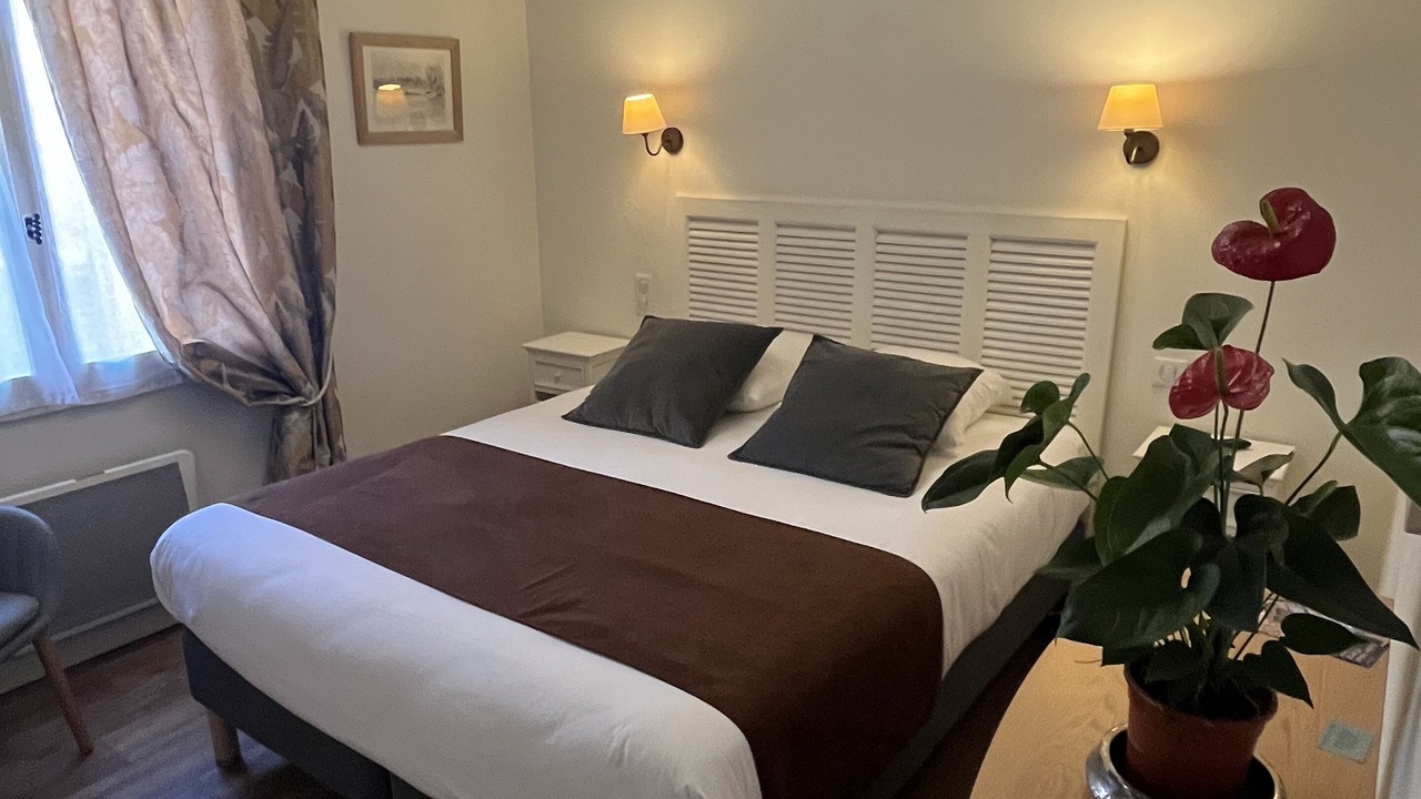Photo of Bedroom in Orange