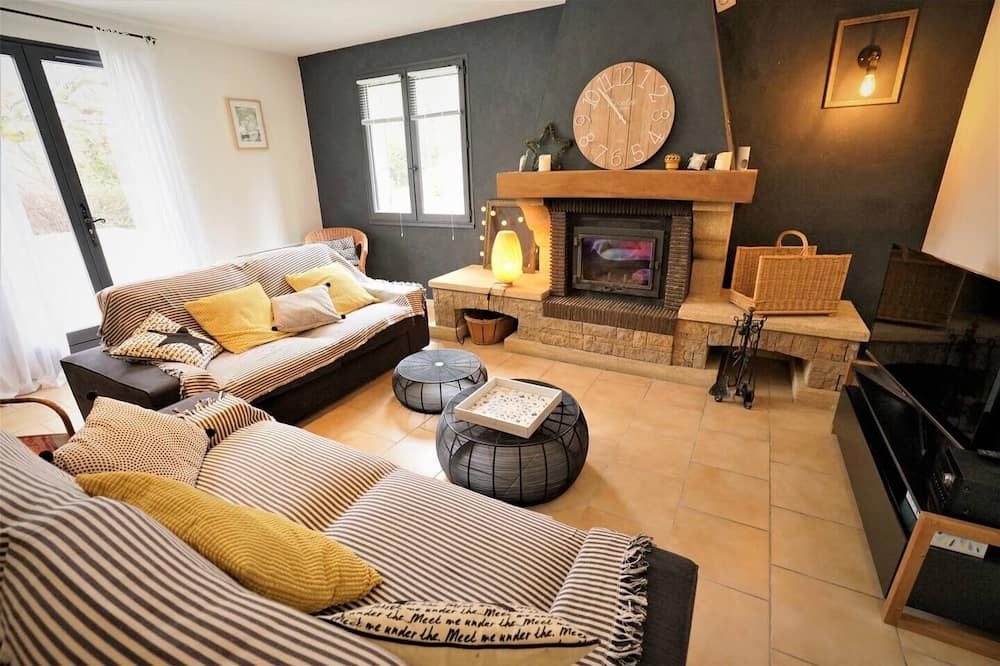 Photo of Livingroom in Goult