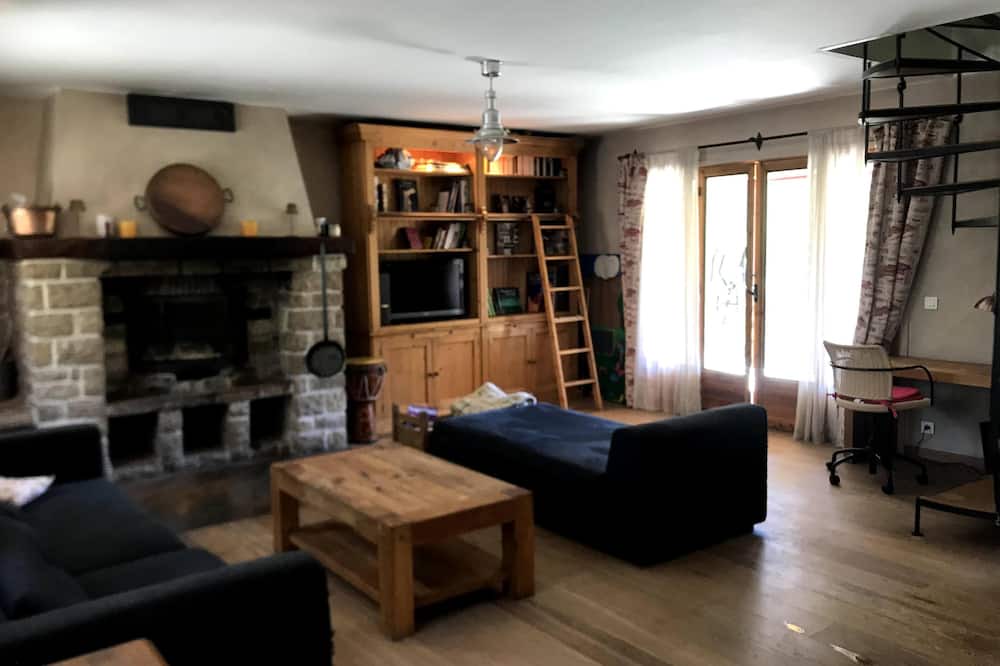 Photo of Livingroom in La Martre