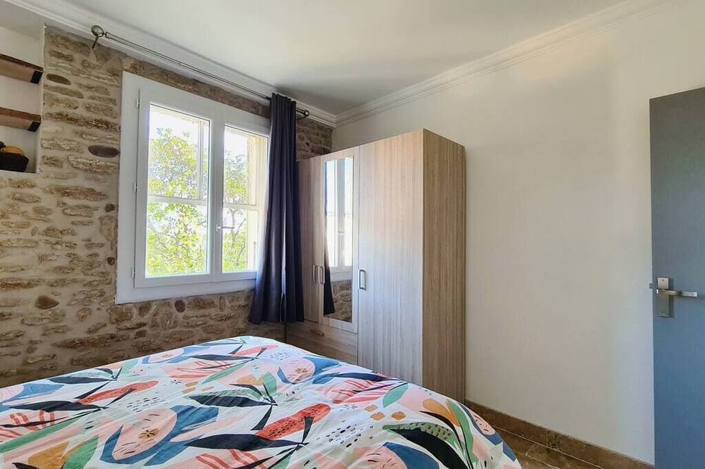Photo of Bedroom in Chateauneuf-du-Pape