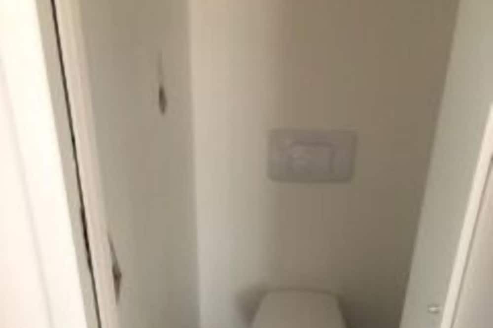 Photo of Bathroom in Jouques