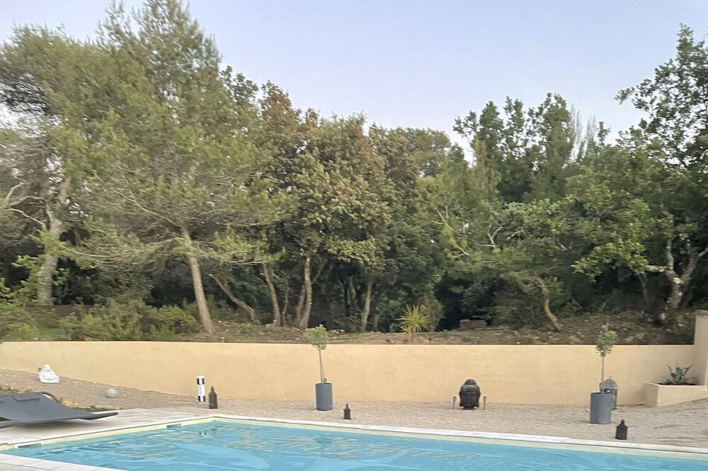 Photo of Outdoor in Jouques