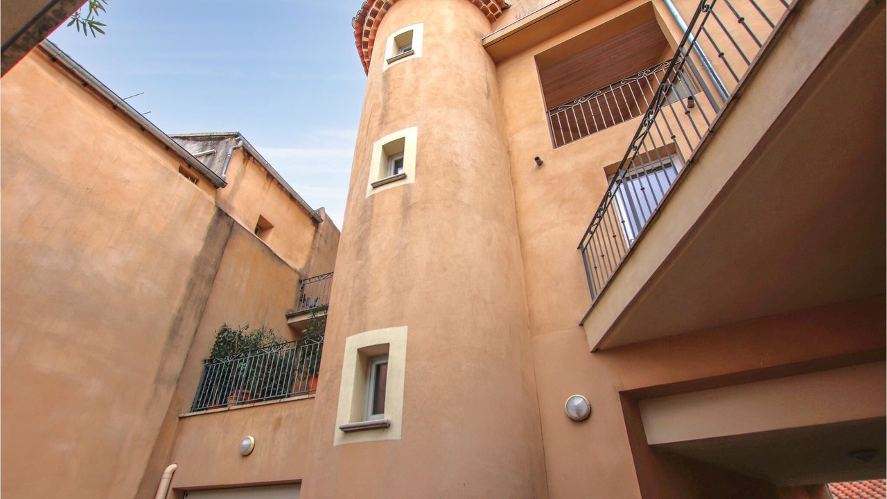 Photo of Outdoor in Orange