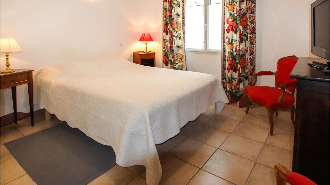 Photo of Bedroom in Orange