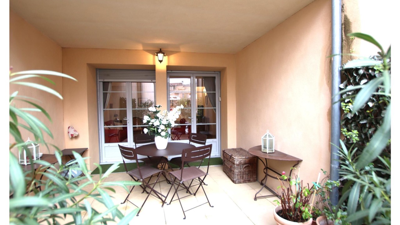 Photo of Outdoor in Orange