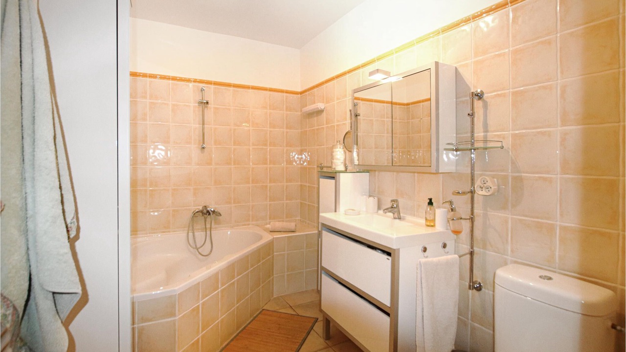 Photo of Bathroom in Orange