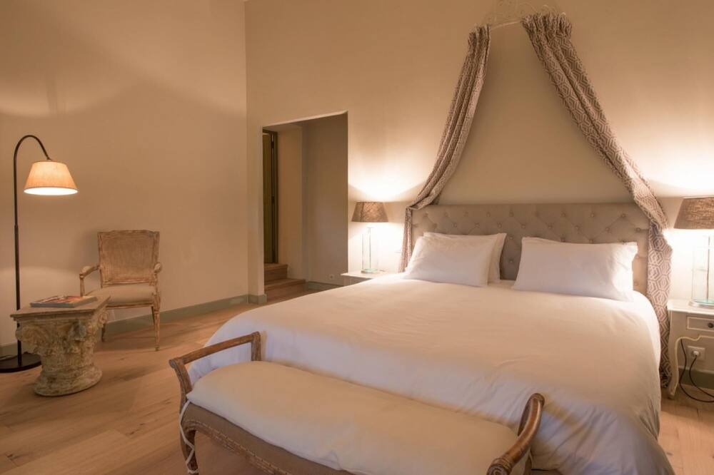 Photo of Bedroom in Noves