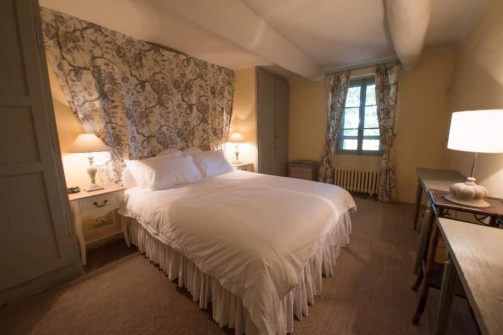 Photo of Bedroom in Noves