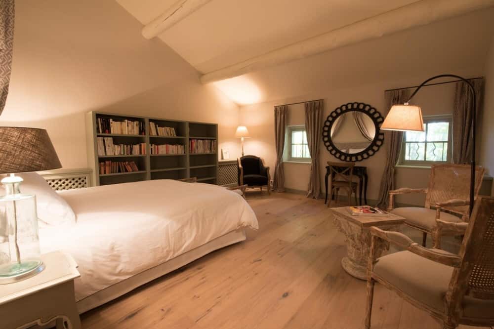 Photo of Bedroom in Noves