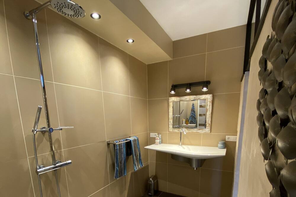 Photo of Bathroom in Menerbes