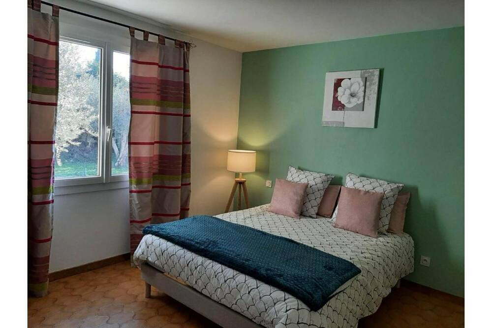 Photo of Bedroom in Redessan