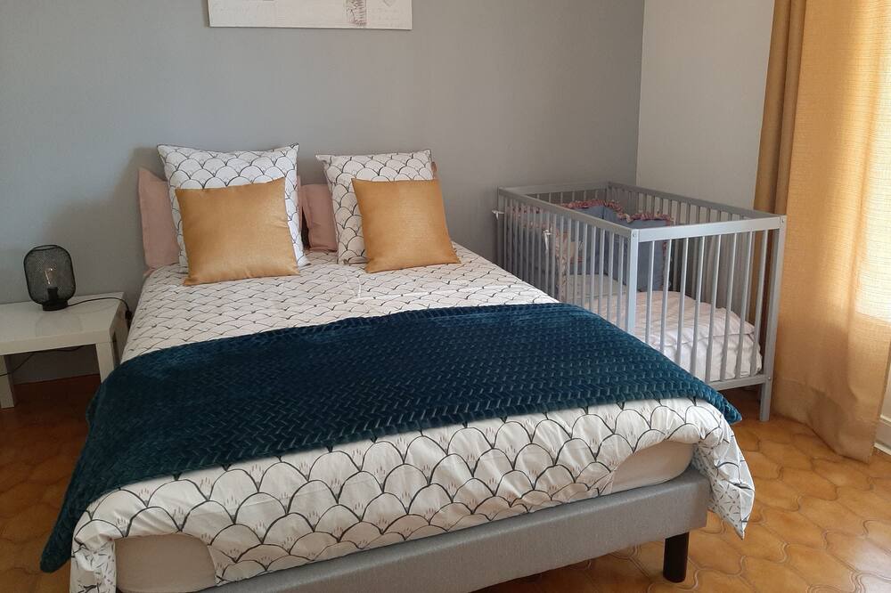 Photo of Bedroom in Redessan