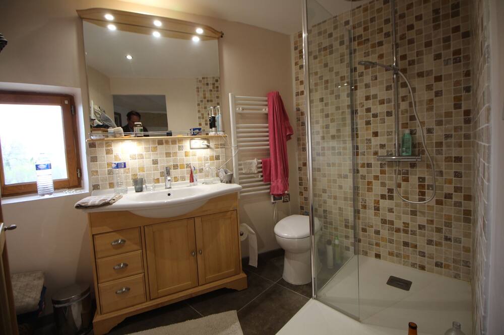 Photo of Bathroom in Remoulins