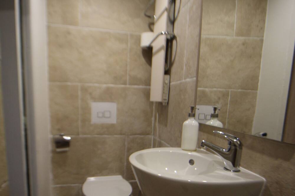 Photo of Bathroom in Remoulins