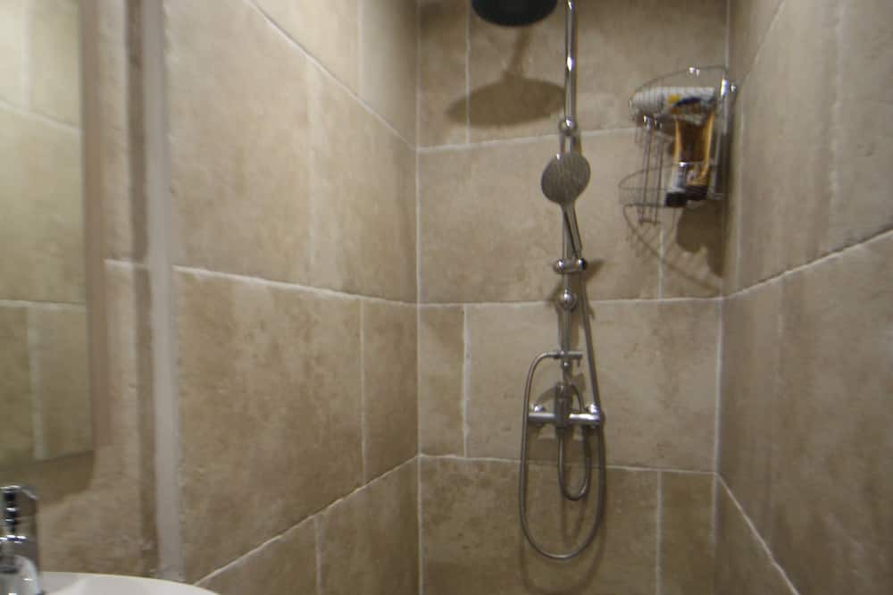 Photo of Bathroom in Remoulins