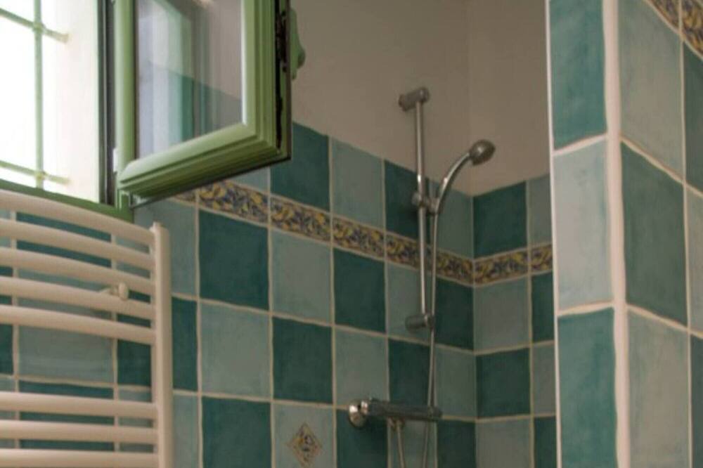 Photo of Bathroom in Plan-d'Aups-Sainte-Baume