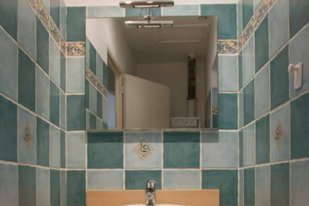 Photo of Bathroom in Plan-d'Aups-Sainte-Baume