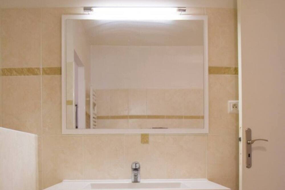 Photo of Bathroom in Plan-d'Aups-Sainte-Baume