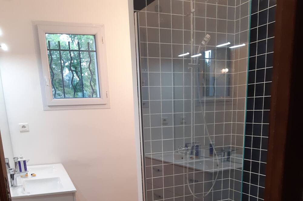 Photo of Bathroom in Brignoles