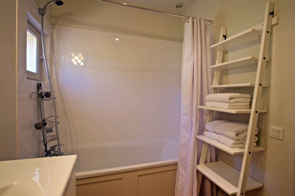 Photo of Bathroom in Molleges