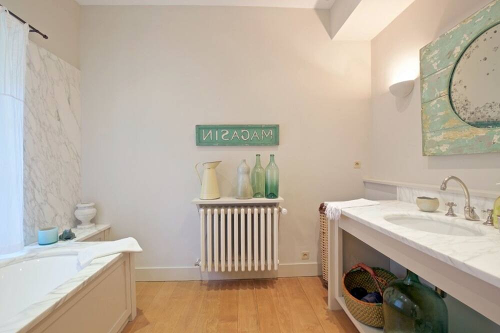 Photo of Bathroom in Molleges