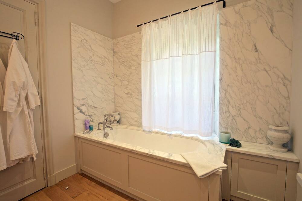 Photo of Bathroom in Molleges