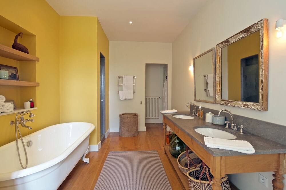 Photo of Bathroom in Molleges