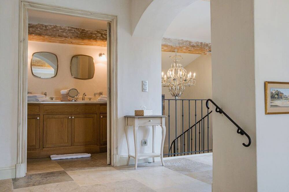 Photo of Bathroom in Menerbes