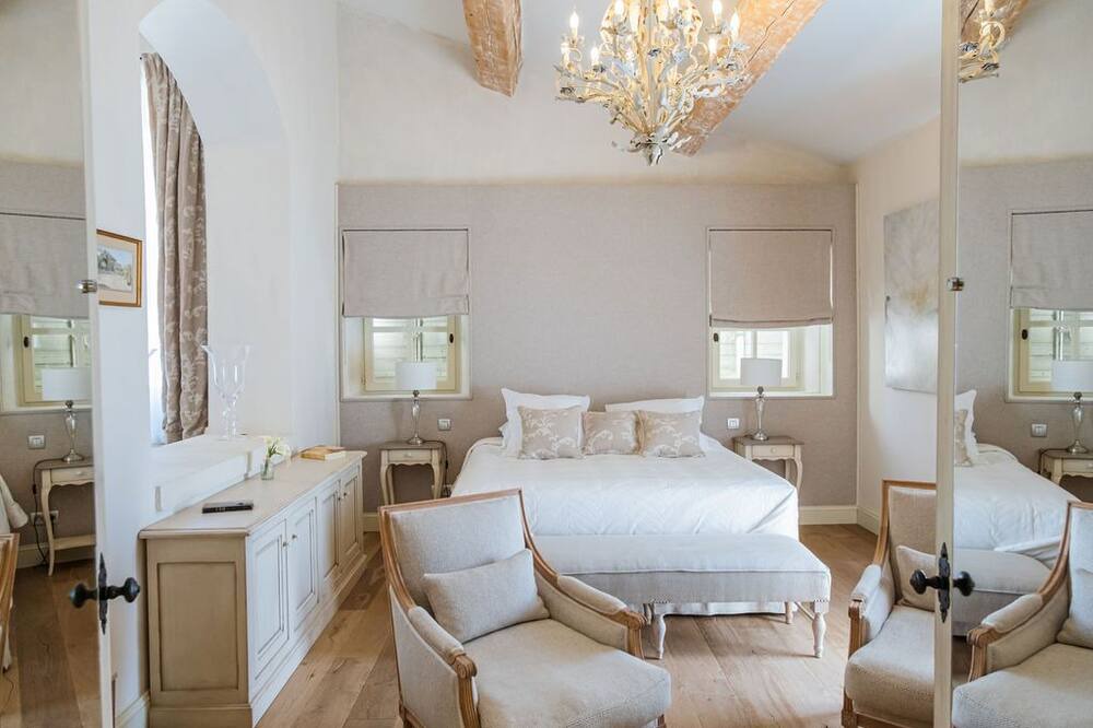Photo of Bedroom in Menerbes