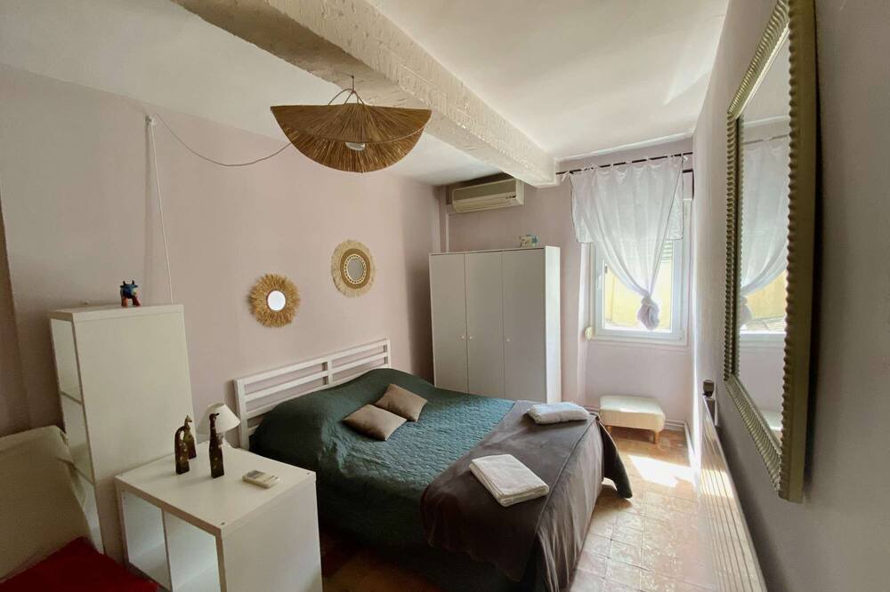 Photo of Bedroom in Bedarrides