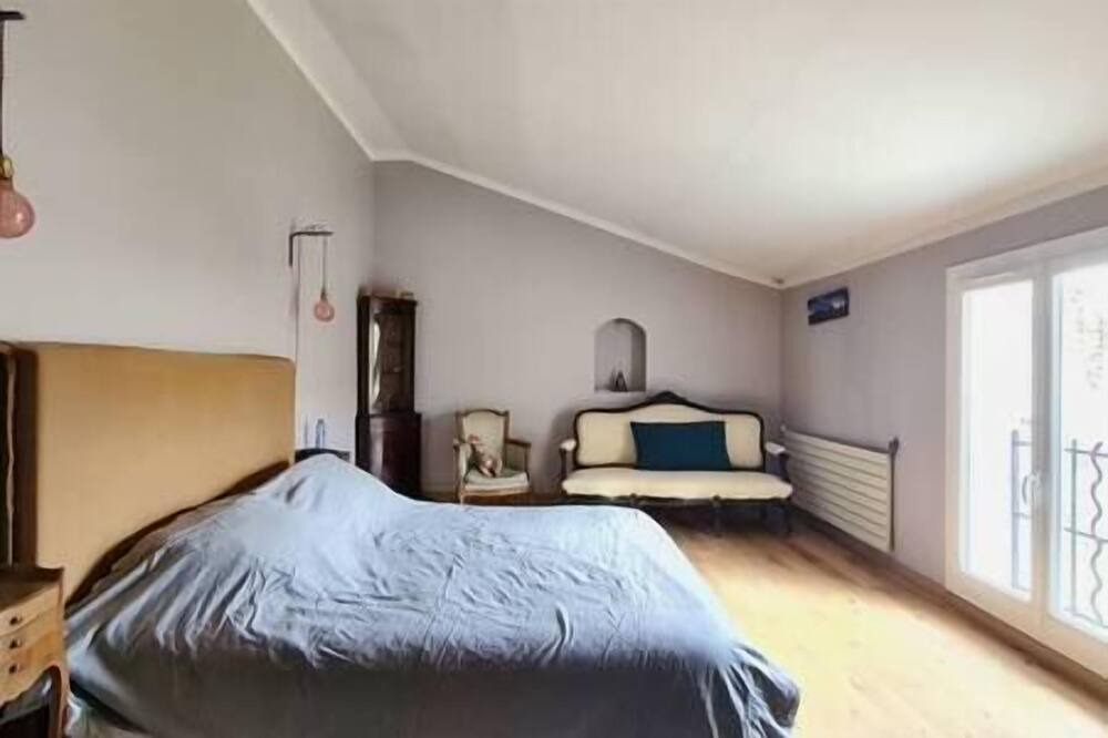 Photo of Bedroom in Bedarrides