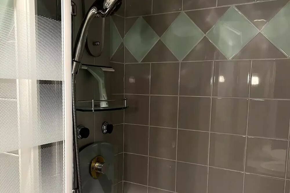 Photo of Bathroom in Saint-Hilaire-d'Ozilhan