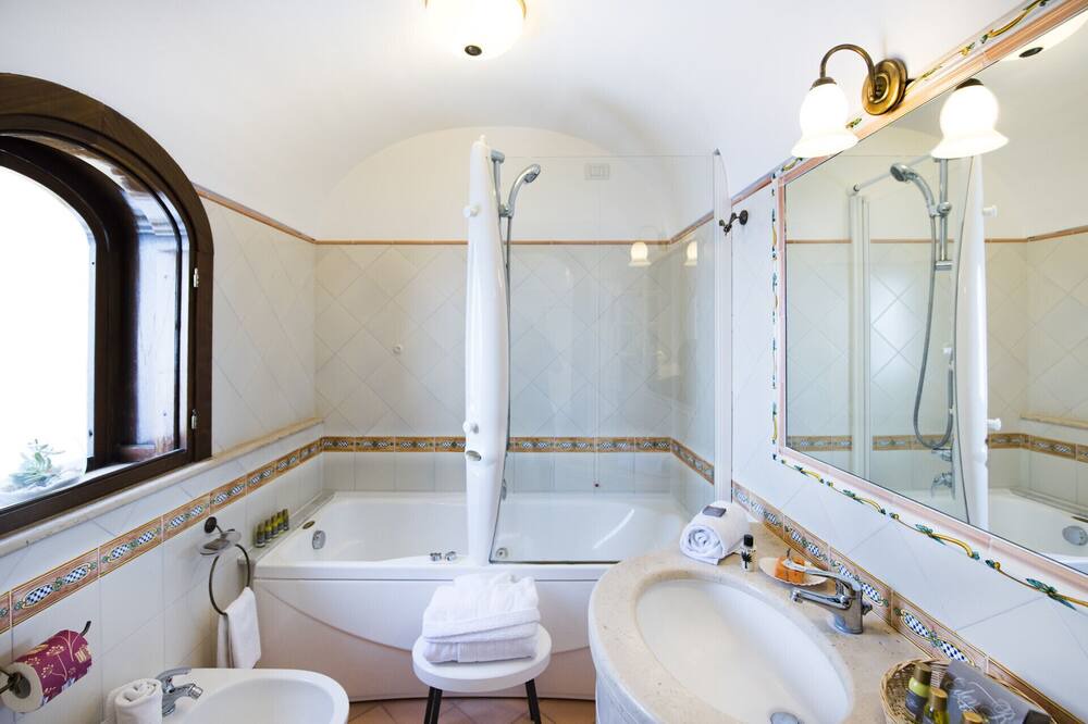 Photo of Bathroom in Path of the Gods