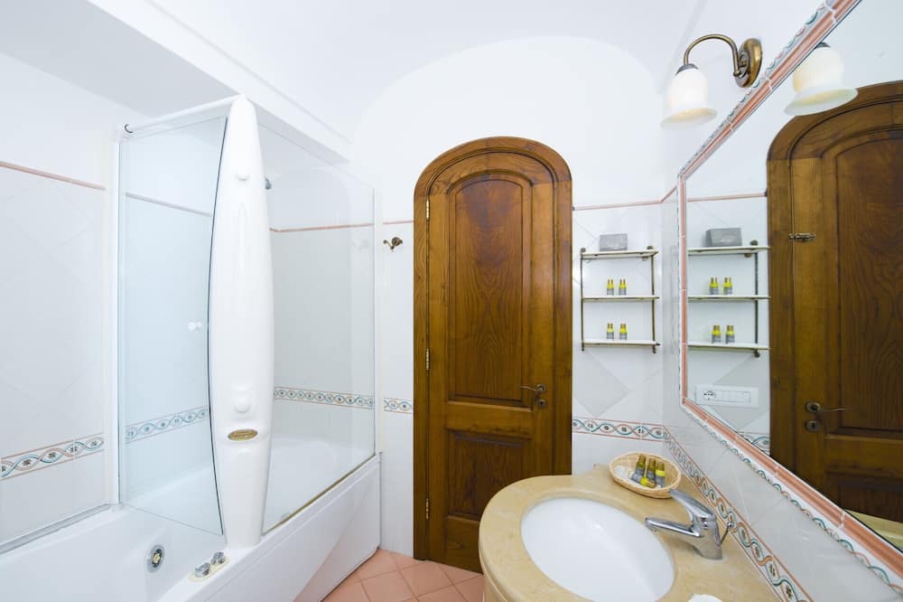 Photo of Bathroom in Path of the Gods