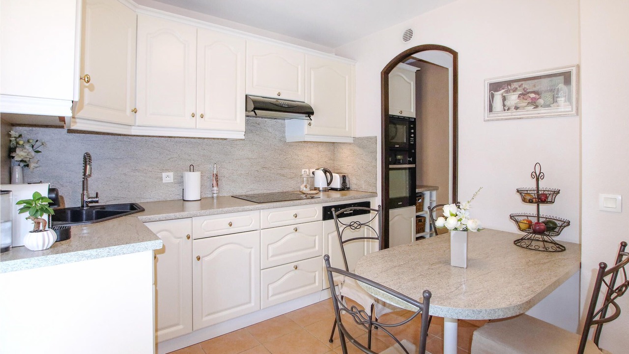 Photo of Kitchen in Morieres-les-Avignon