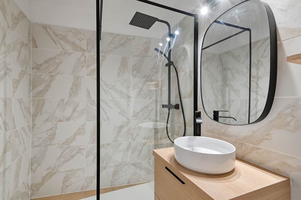 Photo of Bathroom in Baille