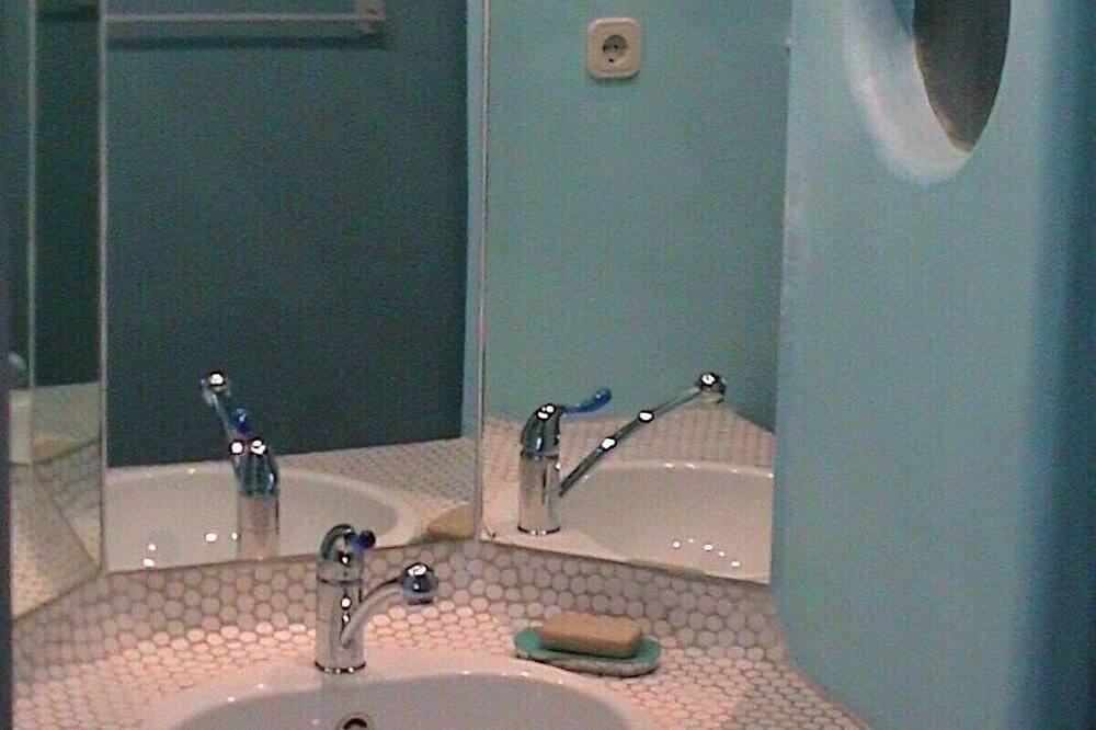 Photo of Bathroom in Lioux