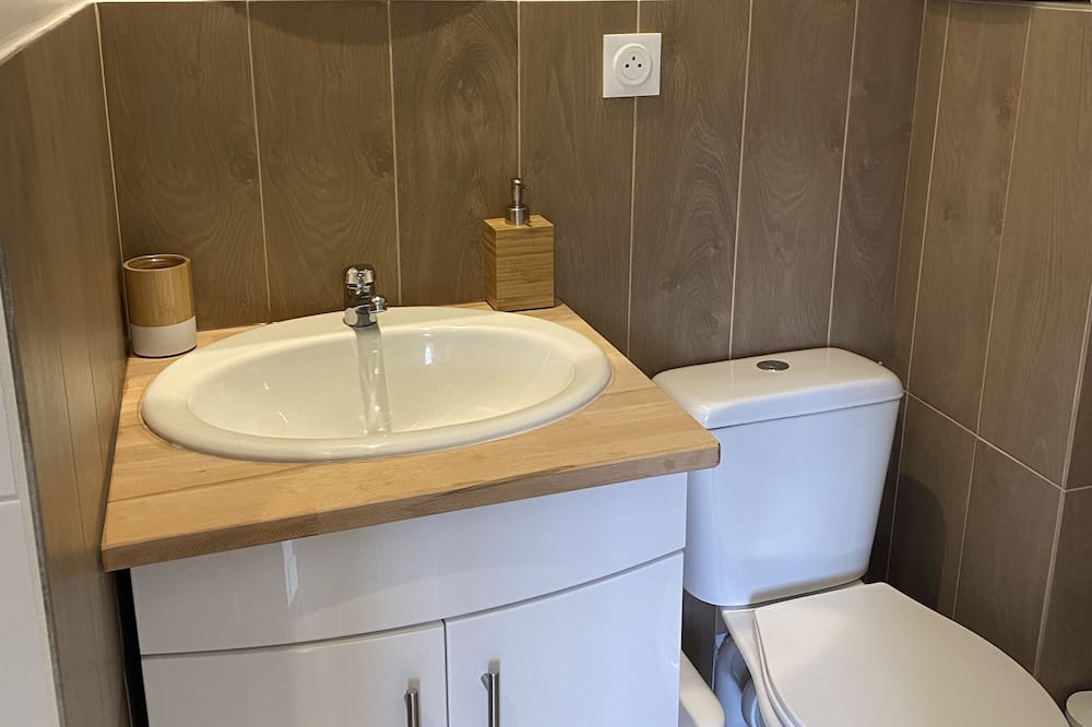 Photo of Bathroom in Figanieres