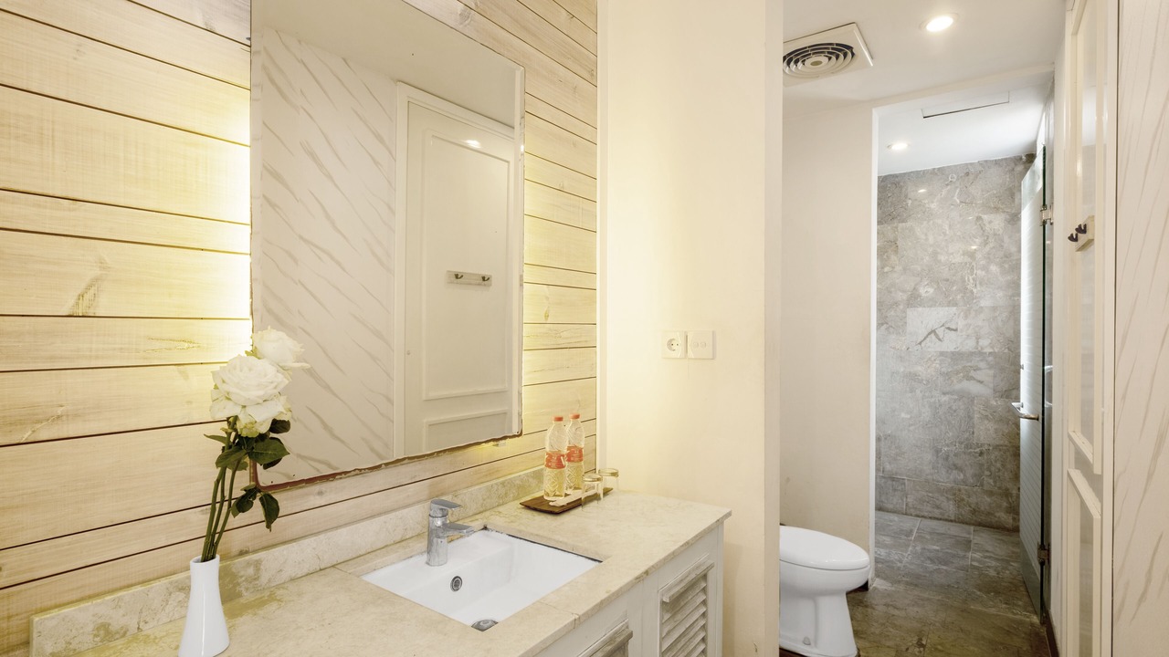 Photo of Bathroom in Petitenget