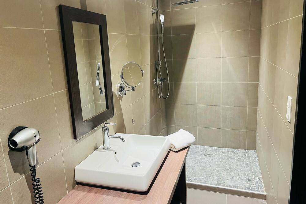 Photo of Bathroom in Bagnols-sur-Ceze