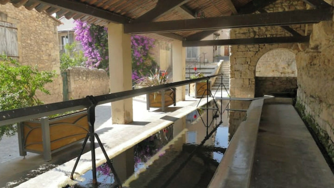 Photo of Outdoor in Saint-Mitre-les-Remparts
