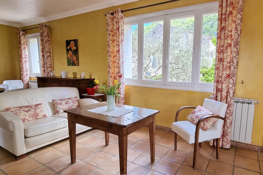Photo of Livingroom in Malaucene